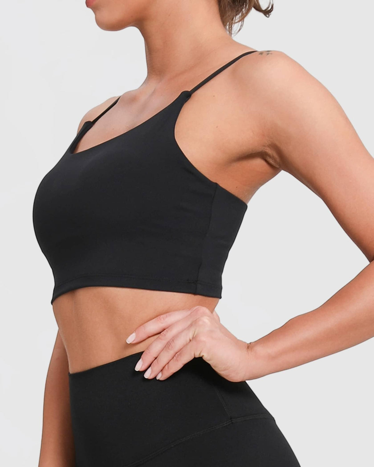 Sport-BH Square Neck stützend mit herausnehmbaren Pads – Schwarz